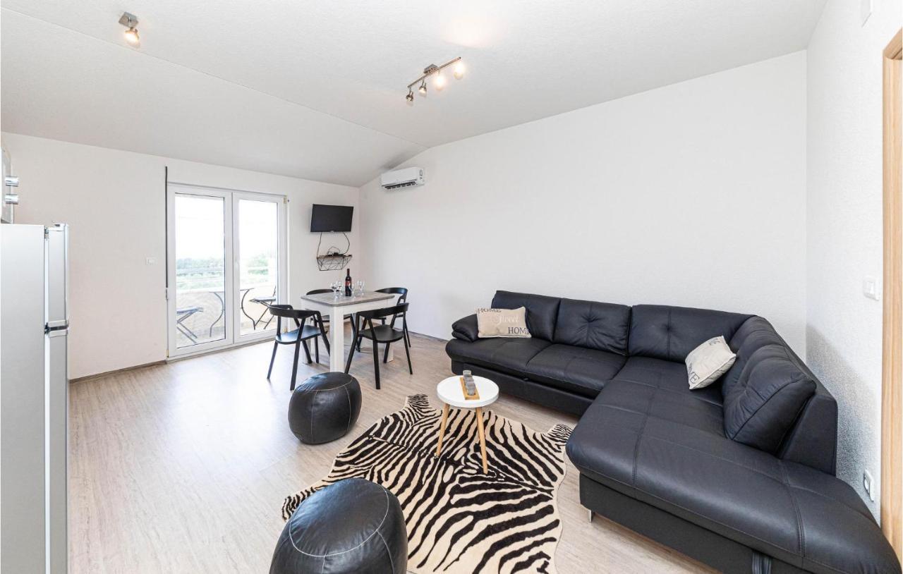 Stunning Apartment In Kastel Luksic With Wifi Kaštela Εξωτερικό φωτογραφία