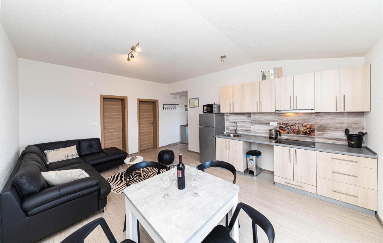 Stunning Apartment In Kastel Luksic With Wifi Kaštela Εξωτερικό φωτογραφία