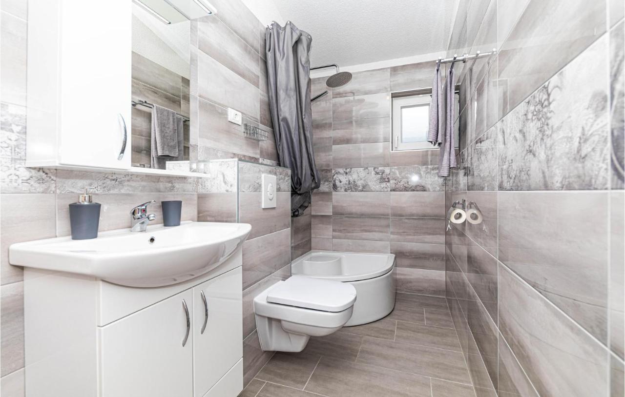 Stunning Apartment In Kastel Luksic With Wifi Kaštela Εξωτερικό φωτογραφία